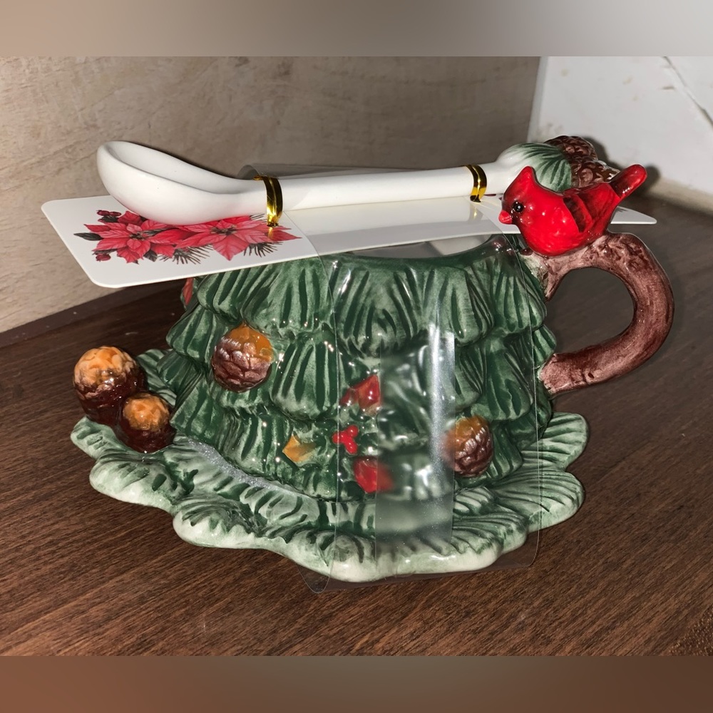Super Cute Christmas Tree mug set with decorative spoon - NEW